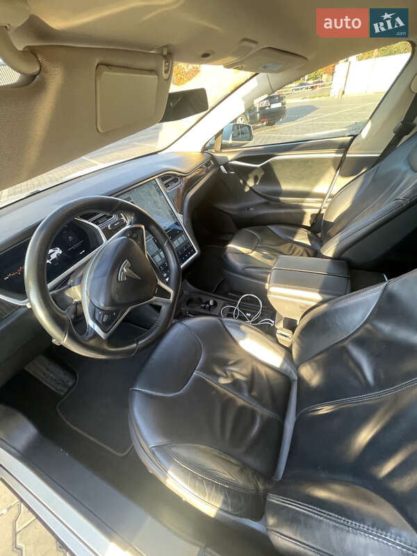 Ліфтбек Tesla Model S 2013 в Кривому Розі