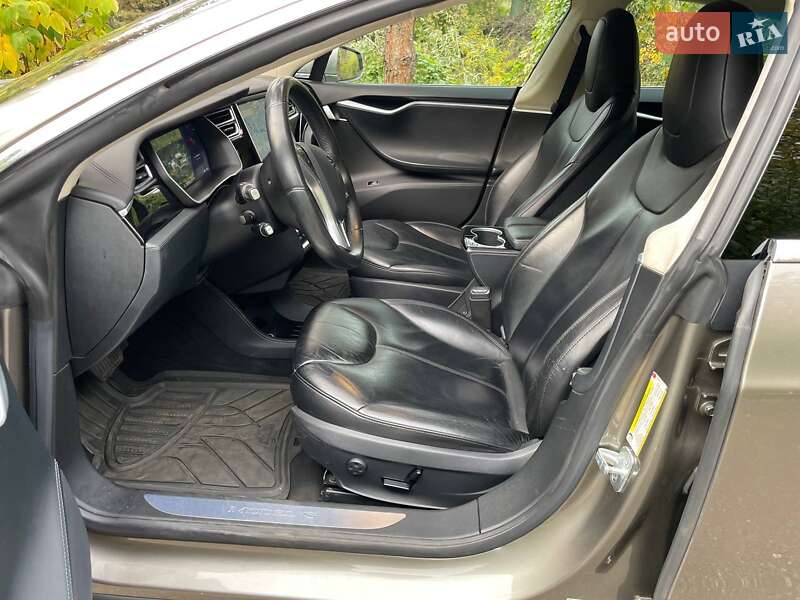 Ліфтбек Tesla Model S 2015 в Києві