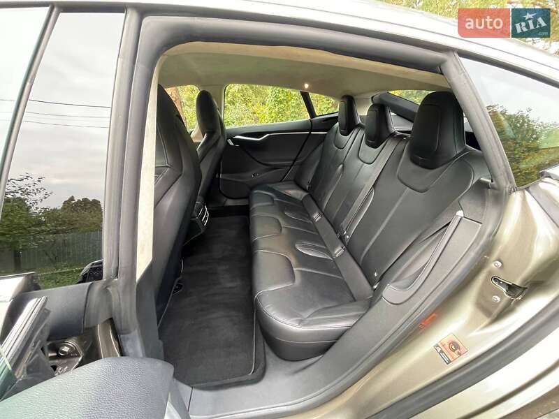 Ліфтбек Tesla Model S 2015 в Києві