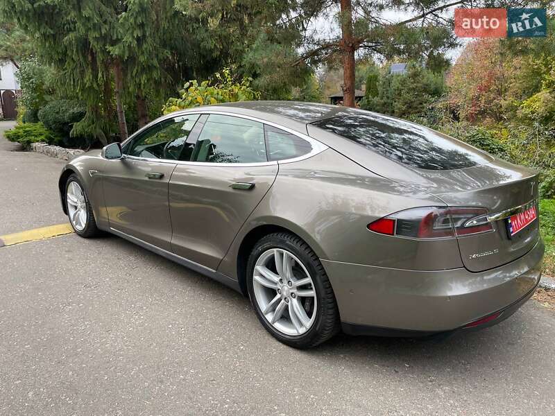 Ліфтбек Tesla Model S 2015 в Києві