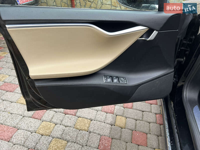 Лифтбек Tesla Model S 2015 в Львове фото 10 Лифтбек Tesla Model S 2015 в Львове