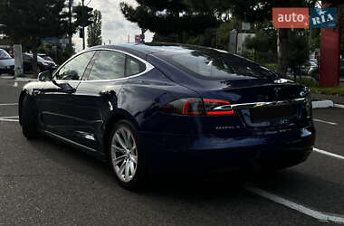Ліфтбек Tesla Model S 2017 в  фото 4 Ліфтбек Tesla Model S 2017 в
