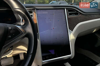 Ліфтбек Tesla Model S 2017 в  фото 17 Ліфтбек Tesla Model S 2017 в