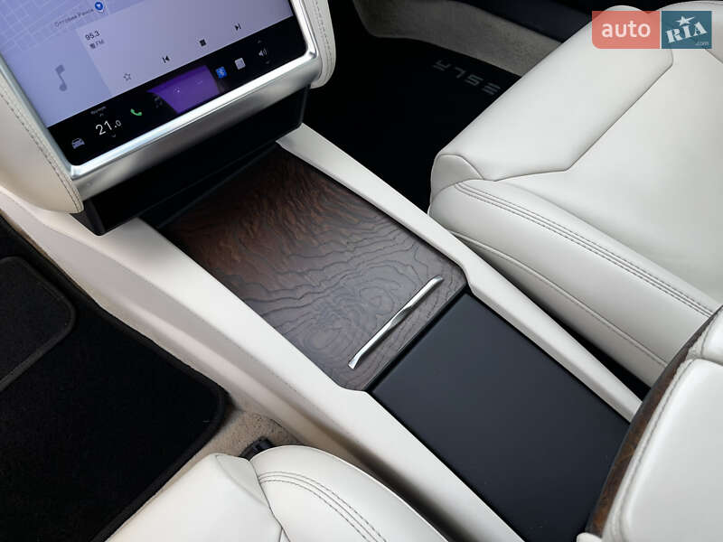 Лифтбек Tesla Model S 2017 в Одессе