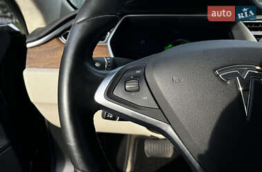 Ліфтбек Tesla Model S 2017 в  фото 23 Ліфтбек Tesla Model S 2017 в