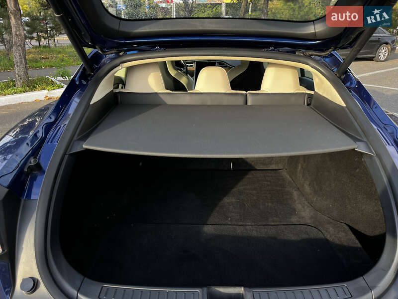 Лифтбек Tesla Model S 2017 в Одессе