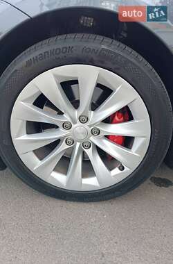 Лифтбек Tesla Model S 2014 в 