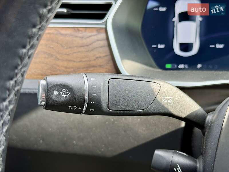 Лифтбек Tesla Model S 2017 в Харькове фото 25 Лифтбек Tesla Model S 2017 в Харькове
