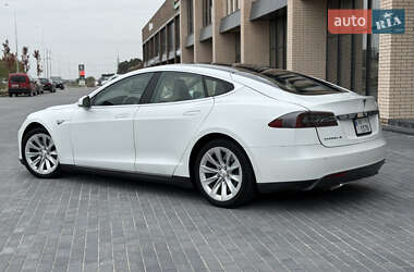 Лифтбек Tesla Model S 2013 в 