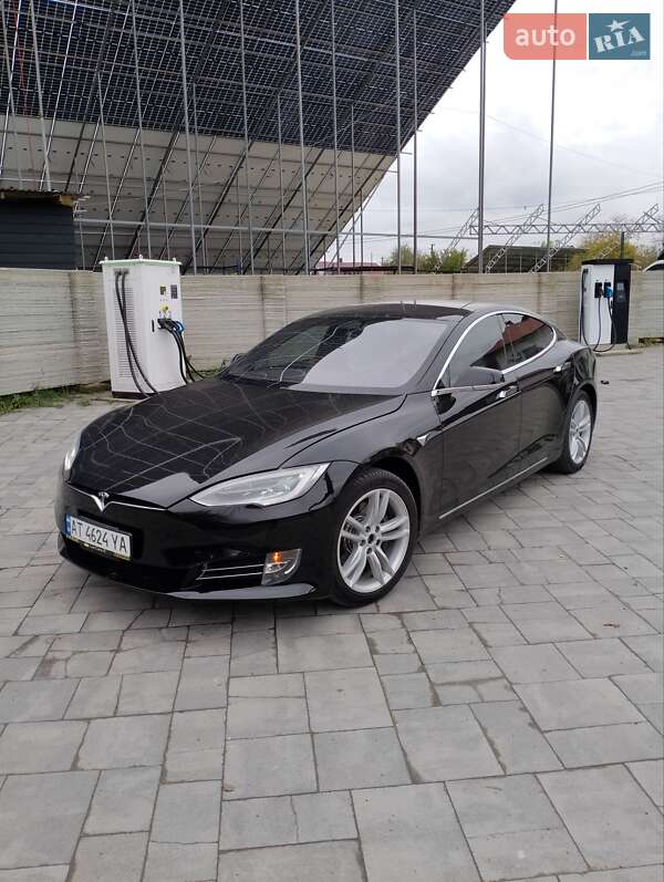 Лифтбек Tesla Model S 2020 в Ивано-Франковске Лифтбек Tesla Model S 2020 в Ивано-Франковске