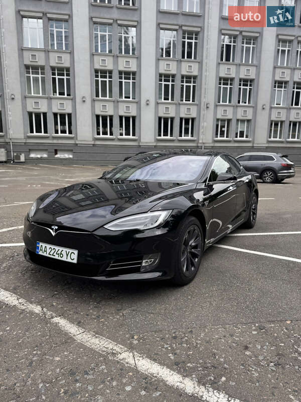 Лифтбек Tesla Model S 2020 в 