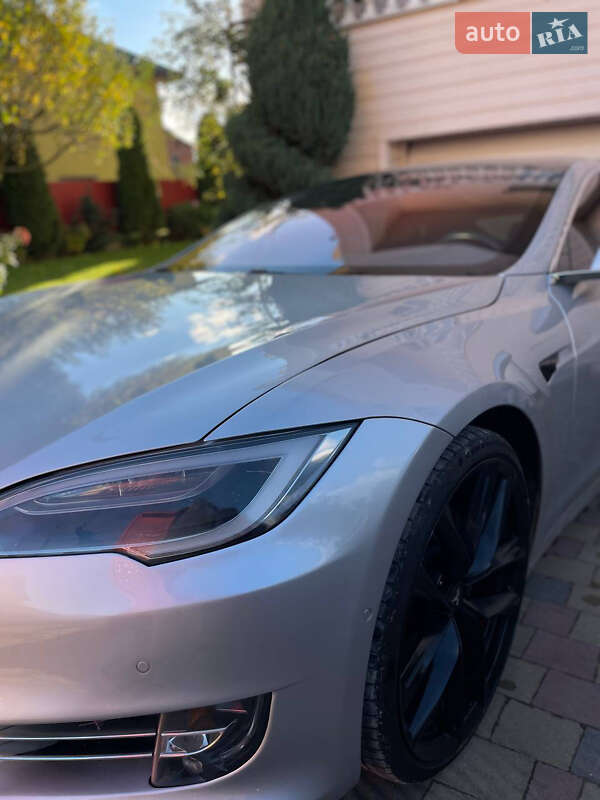 Лифтбек Tesla Model S 2018 в Ивано-Франковске