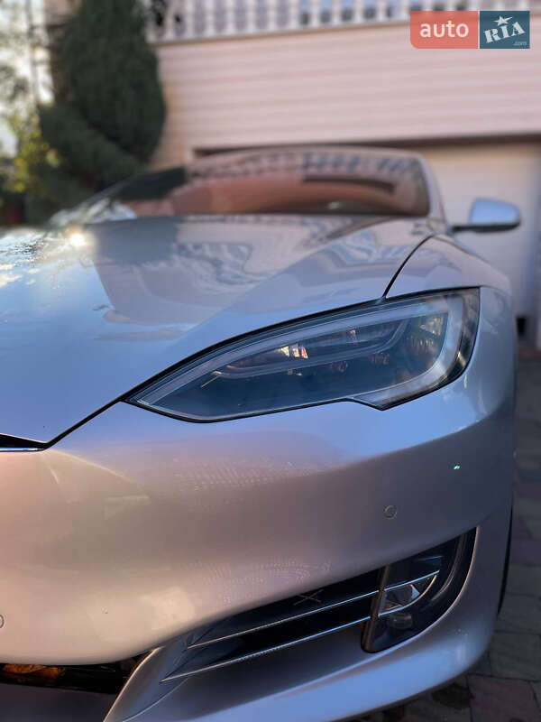 Лифтбек Tesla Model S 2018 в Ивано-Франковске