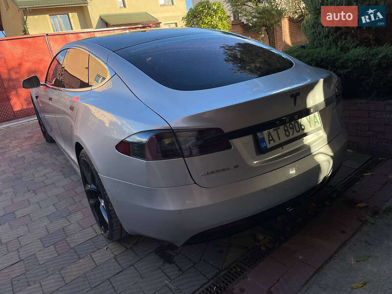 Лифтбек Tesla Model S 2018 в Ивано-Франковске