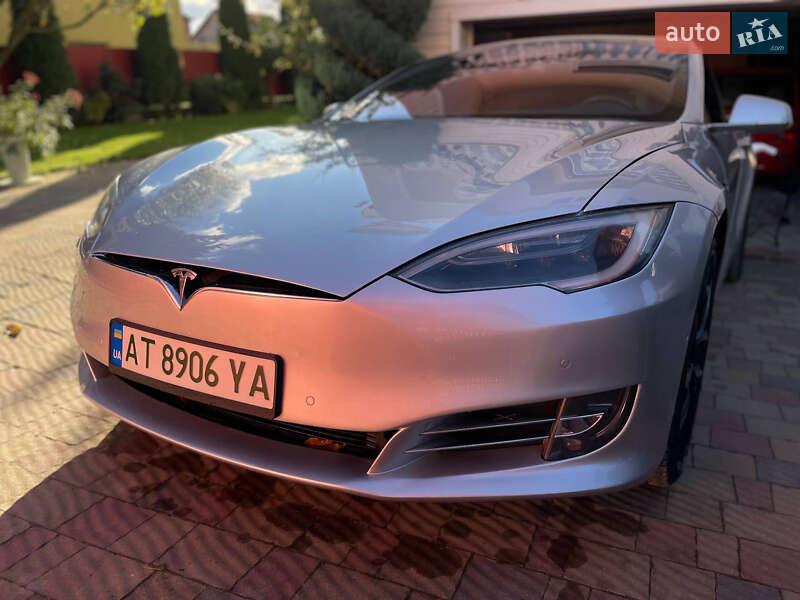 Лифтбек Tesla Model S 2018 в Ивано-Франковске