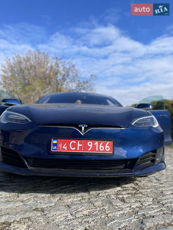 Ліфтбек Tesla Model S 2016 в 