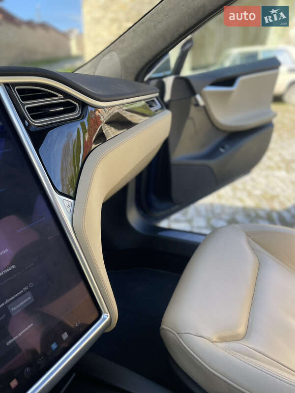 Ліфтбек Tesla Model S 2016 в Кам'янець-Подільському
