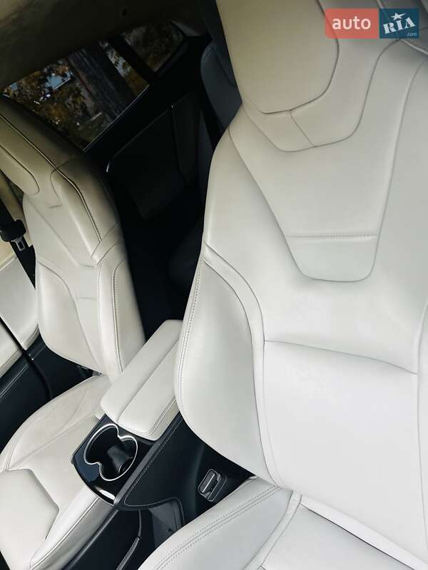 Лифтбек Tesla Model S 2015 в Харькове
