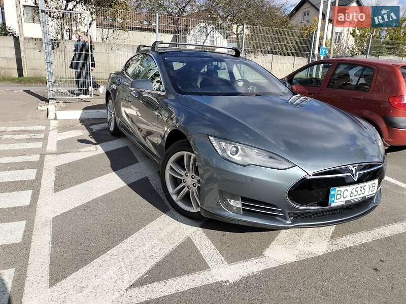 Tesla Model S 2013