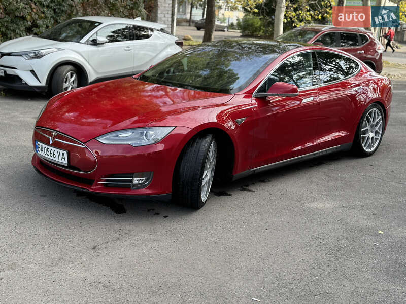 Ліфтбек Tesla Model S 2013 в Одесі