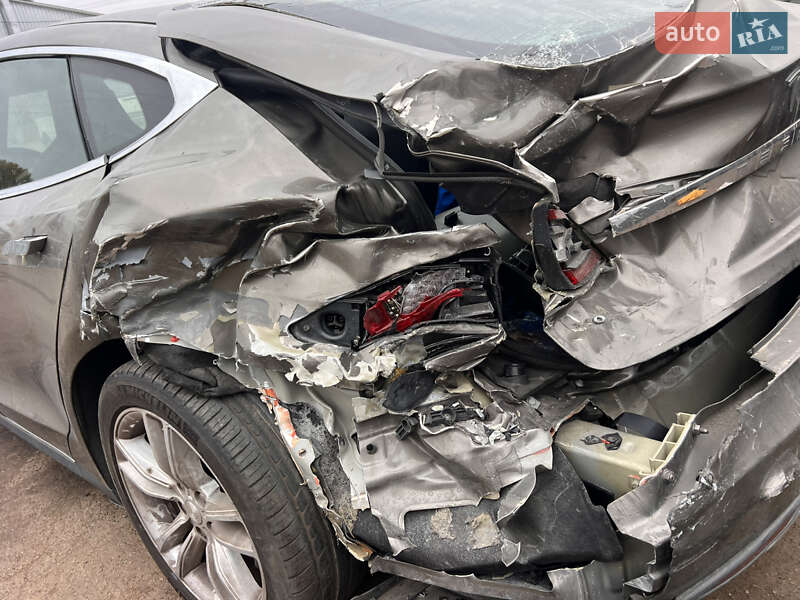 Ліфтбек Tesla Model S 2016 в Вінниці фото 4 Ліфтбек Tesla Model S 2016 в Вінниці