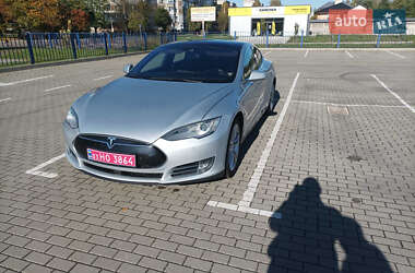 Tesla Model S 2015