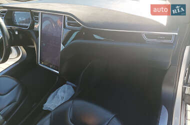 Лифтбек Tesla Model S 2015 в 