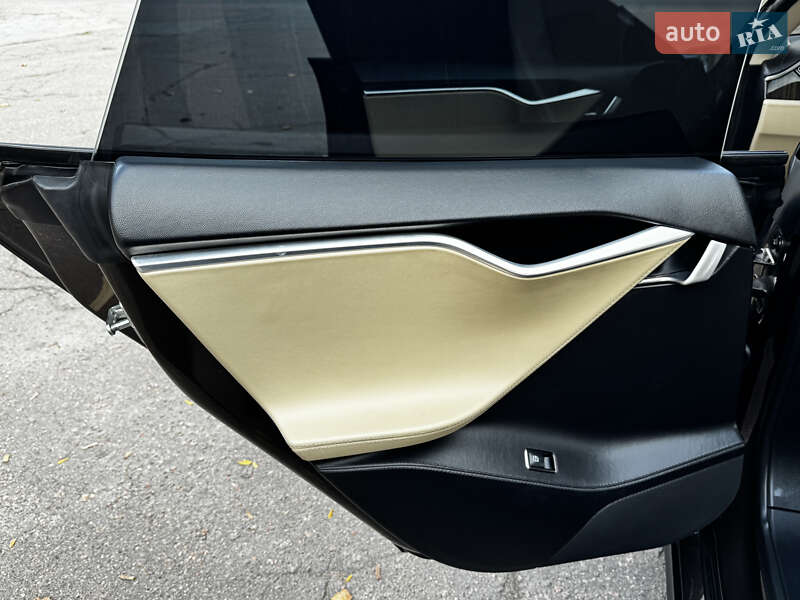 Лифтбек Tesla Model S 2013 в Кропивницком фото 18 Лифтбек Tesla Model S 2013 в Кропивницком