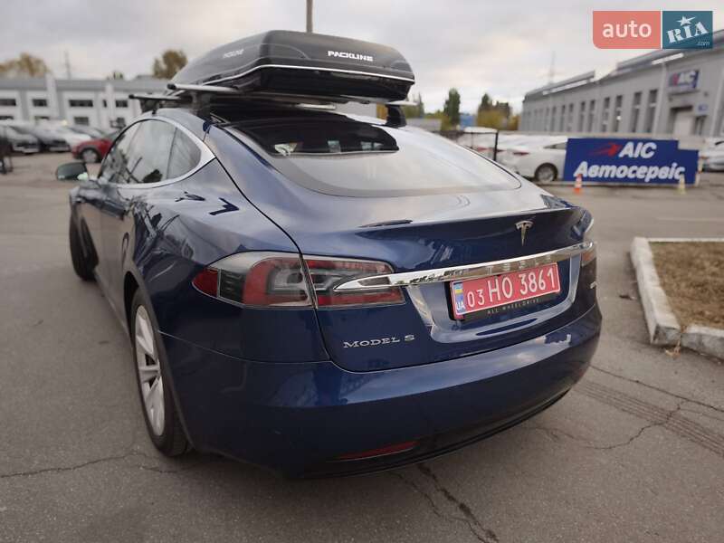 Лифтбек Tesla Model S 2017 в Киеве