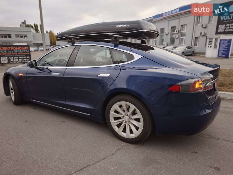 Лифтбек Tesla Model S 2017 в Киеве