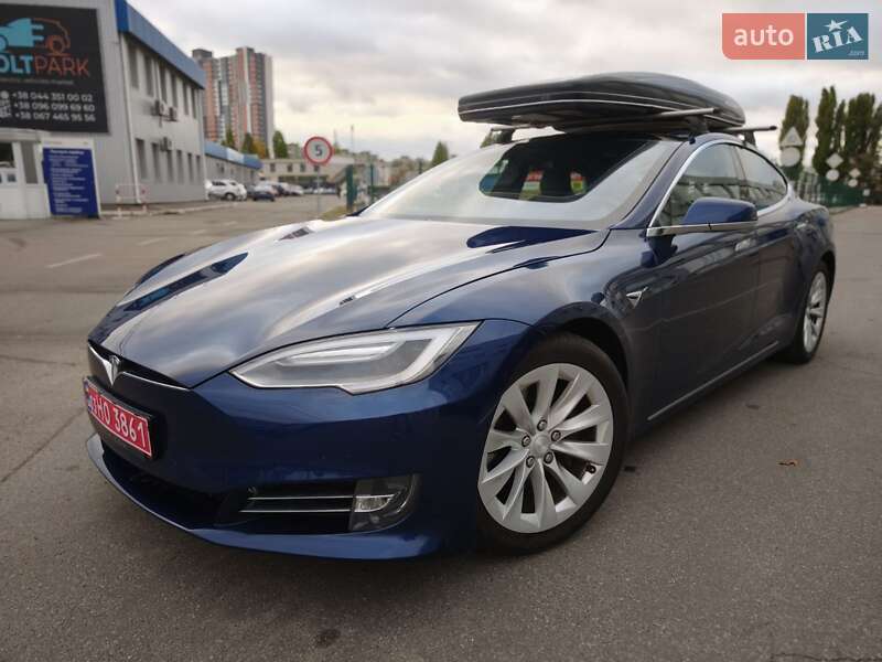 Лифтбек Tesla Model S 2017 в Киеве