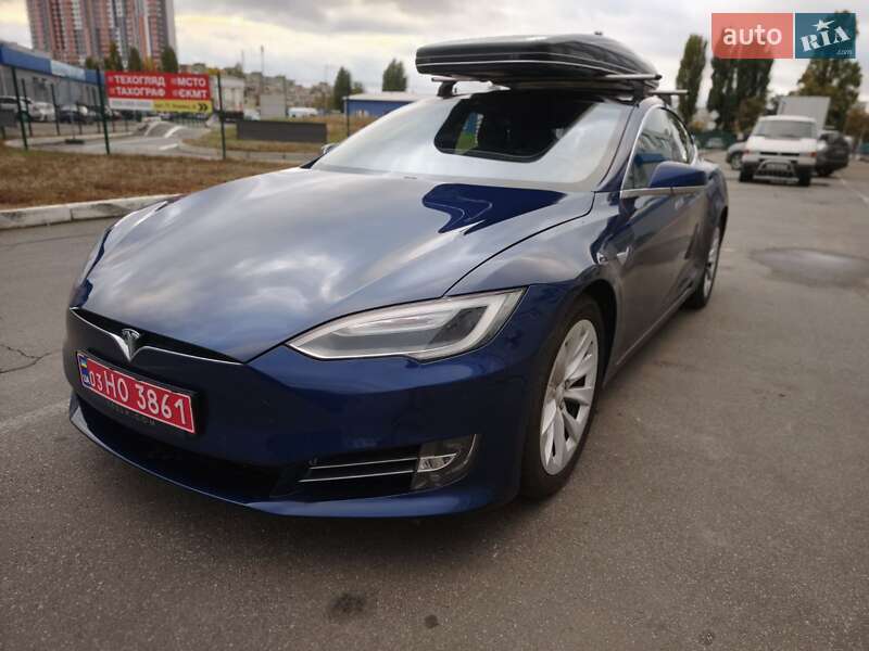 Лифтбек Tesla Model S 2017 в Киеве
