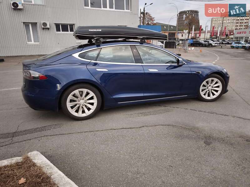Лифтбек Tesla Model S 2017 в Киеве