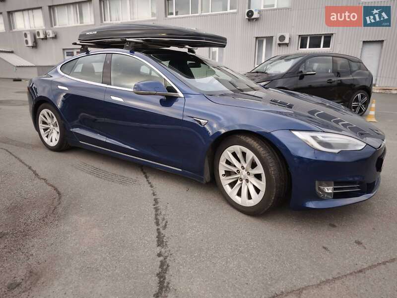 Лифтбек Tesla Model S 2017 в Киеве
