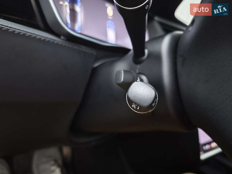 Лифтбек Tesla Model S 2017 в Киеве