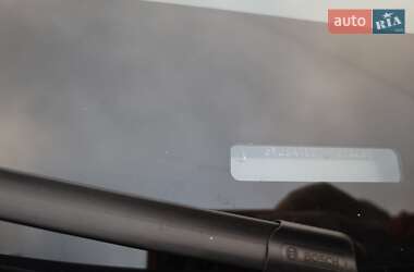 Лифтбек Tesla Model S 2017 в Киеве