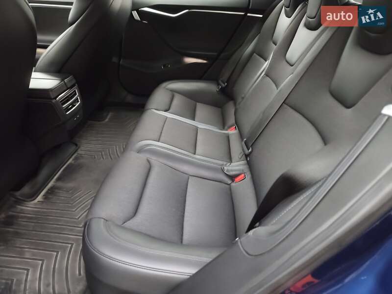 Лифтбек Tesla Model S 2017 в Киеве