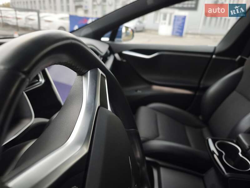 Лифтбек Tesla Model S 2017 в Киеве