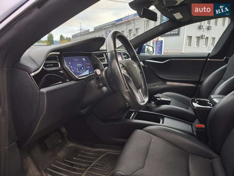 Лифтбек Tesla Model S 2017 в Киеве