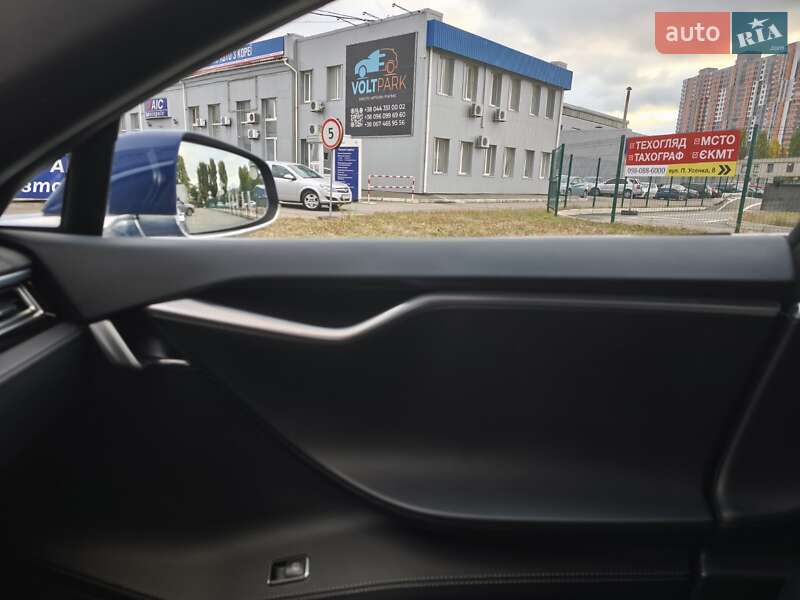 Лифтбек Tesla Model S 2017 в Киеве