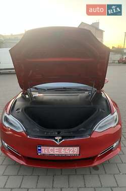 Лифтбек Tesla Model S 2016 в 