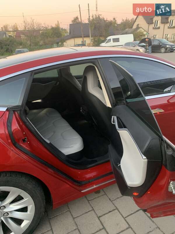 Лифтбек Tesla Model S 2016 в Львове фото 31 Лифтбек Tesla Model S 2016 в Львове