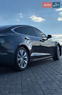 Ліфтбек Tesla Model S 2015 в  фото 3 Ліфтбек Tesla Model S 2015 в
