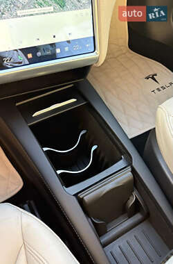 Ліфтбек Tesla Model S 2015 в  фото 12 Ліфтбек Tesla Model S 2015 в