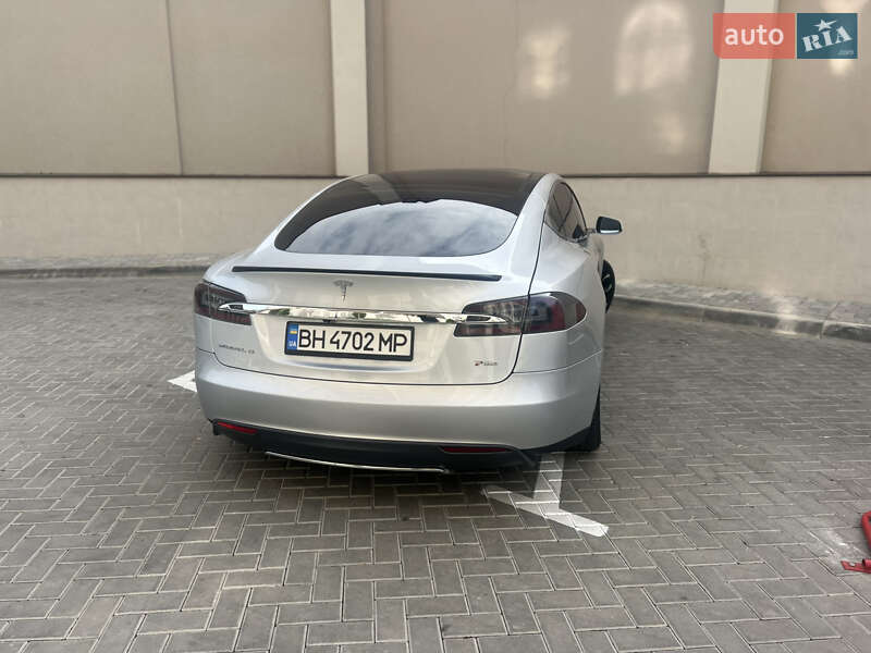 Ліфтбек Tesla Model S 2013 в Одесі