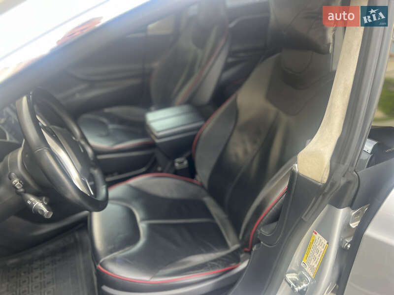 Ліфтбек Tesla Model S 2013 в Одесі
