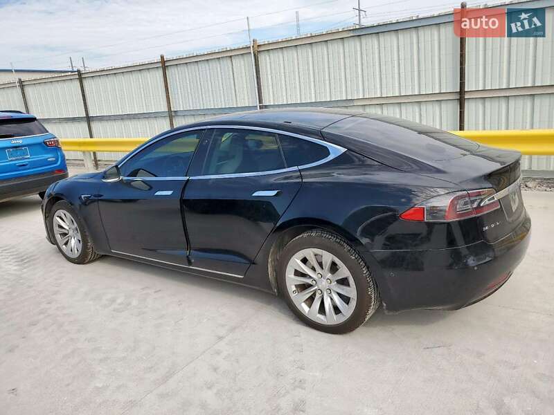 Ліфтбек Tesla Model S 2017 в Києві