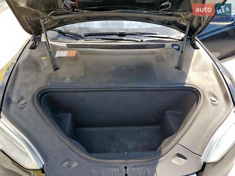 Ліфтбек Tesla Model S 2017 в Києві
