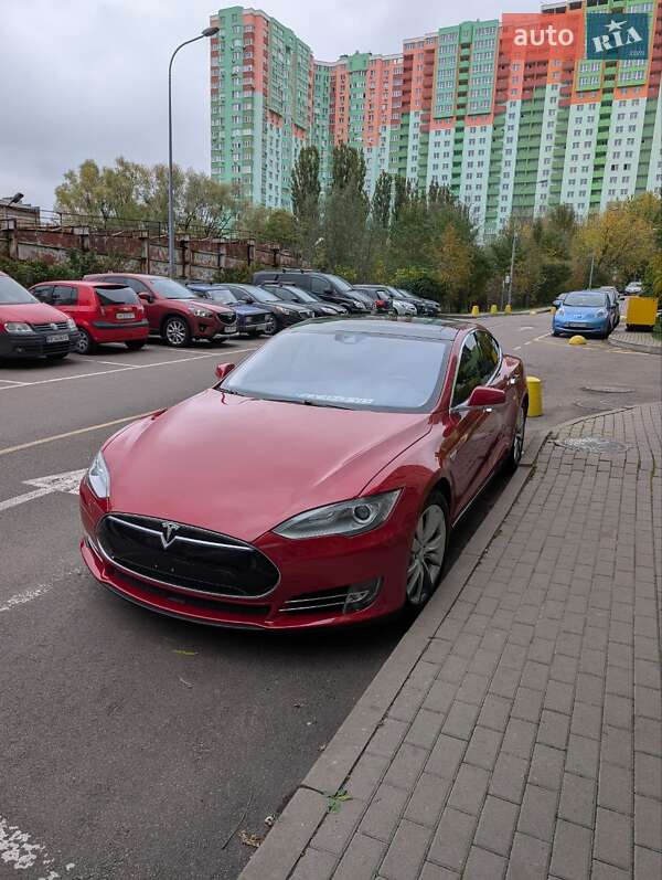 Tesla Model S 2015