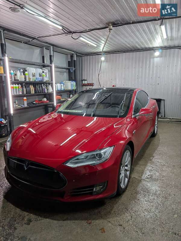 Ліфтбек Tesla Model S 2015 в Києві